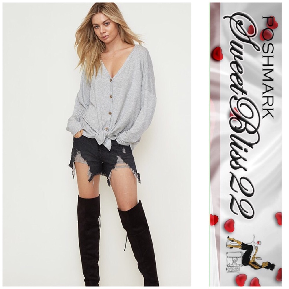 💥Grey Button Down Top💥 - Picture 3 of 4